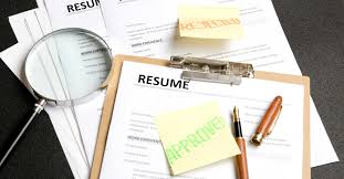 ورشة عمل كتابة السيرة الذاتية الإحترافية وفن المقابلات واستخدام منصة لينكد إن لغايات البحث عن عمل